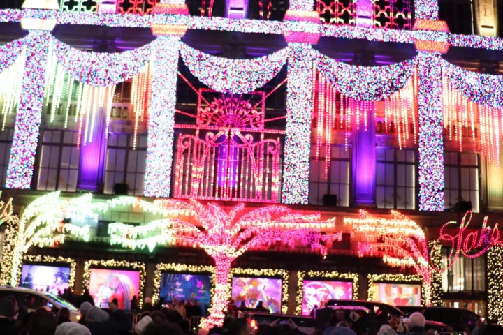 a crowd of people standing in front of a building